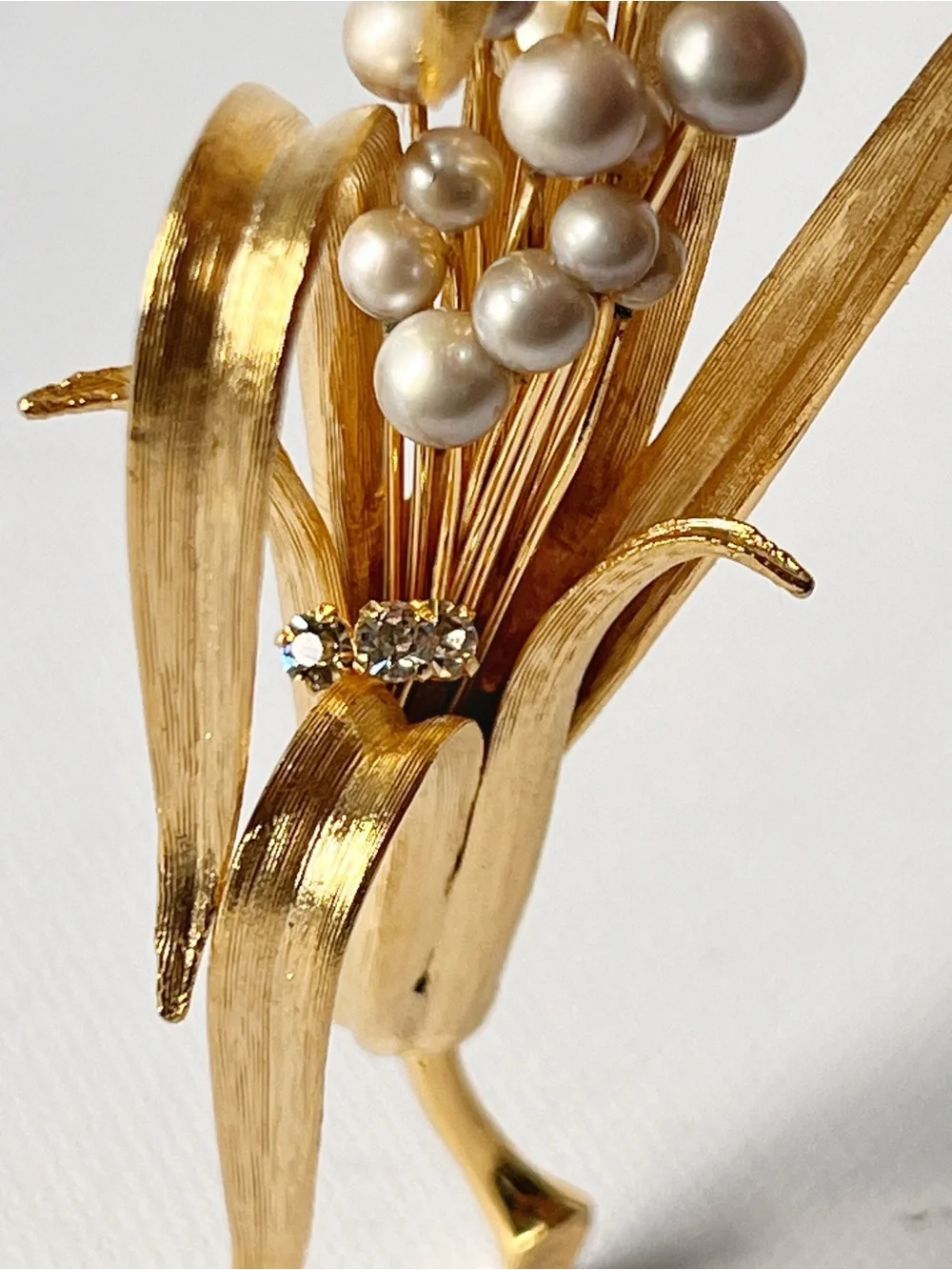 Vintage Richelieu Pearl Lily Gold Tone Brooch 1950’s